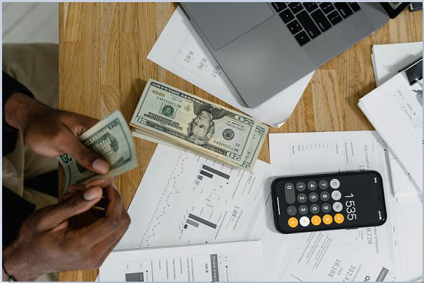 gig worker managing income and tax accounts with a budgeting app and financial planner